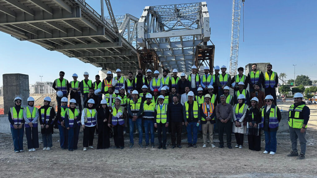 A group picture of engineering students at K&A's open site visits